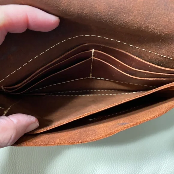 Portland Leather Goods Convertible Envelope Crossbody Bag - Picture 5 of 12